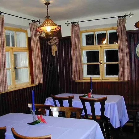 Waldhotel Ziegelstadel 招待所 2*